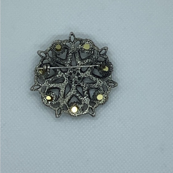 Vintage Style Amber Colour Brooch - Picture 2 of 3